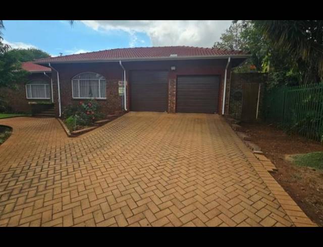 4 BEDROOM HOUSE FOR SALE IN ELDORAIGNE